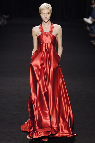 http://glamurnenko.ru/images/fashion/red_dress_givenchy_big.jpg
