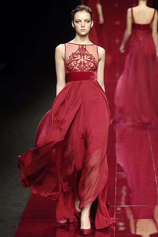 http://glamurnenko.ru/images/fashion/red_dress_saab_big.jpg