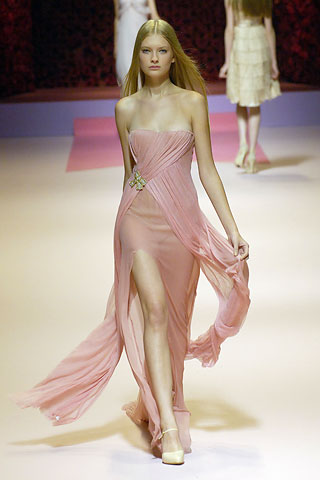 http://glamurnenko.ru/images/fashion1/pink07_blumarine1_big.jpg