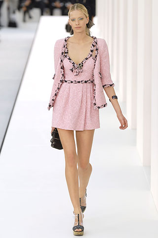 http://glamurnenko.ru/images/fashion1/pink07_chanel1_big.jpg