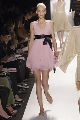 http://glamurnenko.ru/images/fashion1/pink07_kors2_big.jpg