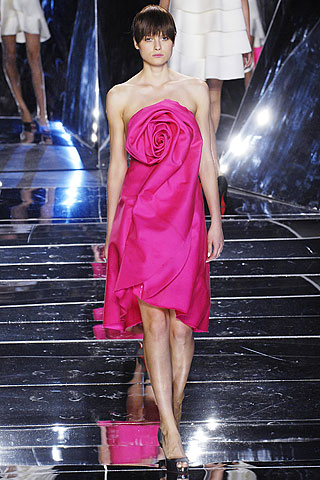 http://glamurnenko.ru/images/fashion1/pink07_marchesa2_big.jpg