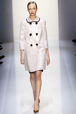 http://glamurnenko.ru/images/fashion2/coat_daks1_big.jpg