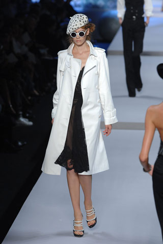 http://glamurnenko.ru/images/fashion2/coat_dior1_big.jpg