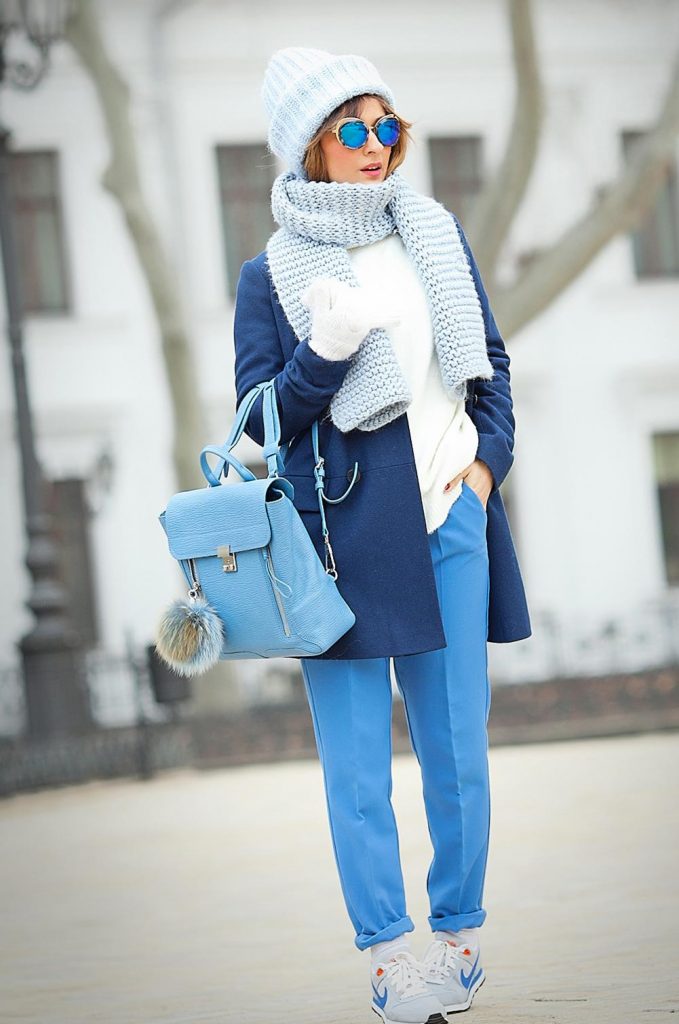 Синяя куртка шарф